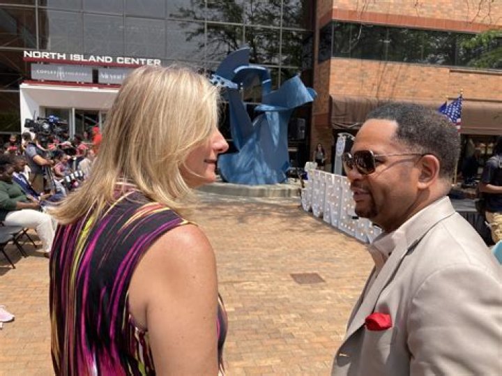 
Aurora Mayor Richard Irvin Girlfriend Get Slack For Saying He Would Take Care Of His Girlfriend’s Charges 