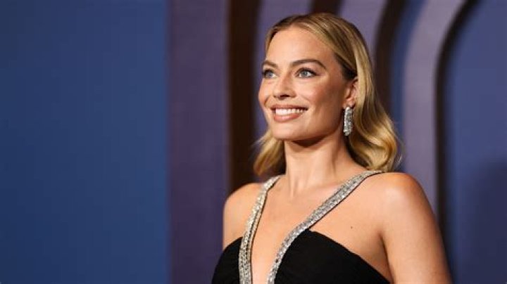 
Is Margot Robbie Gay? Age, Height, Net Worth 